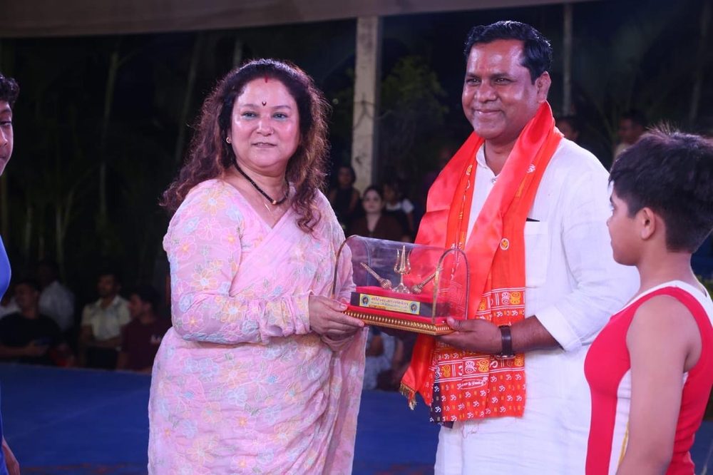 Founder Sumitra Mishra felicitating a guest at the Women's Wrestling Championship