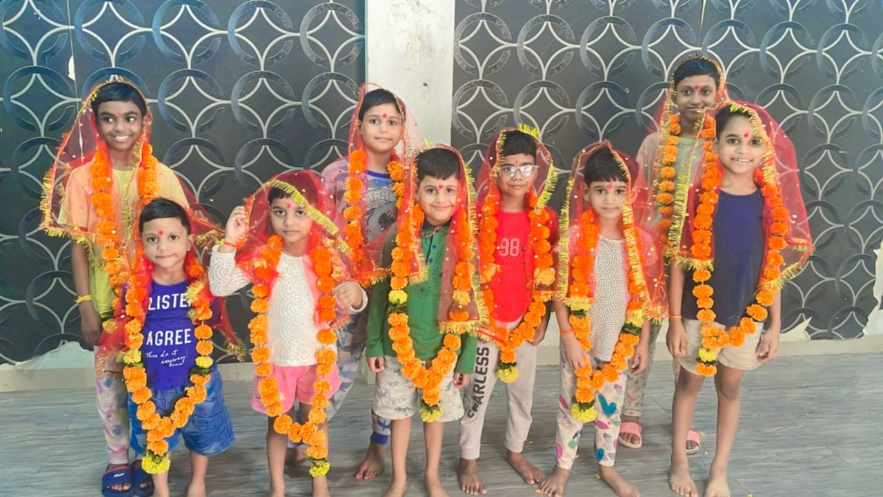 Children being felicitated with garlands