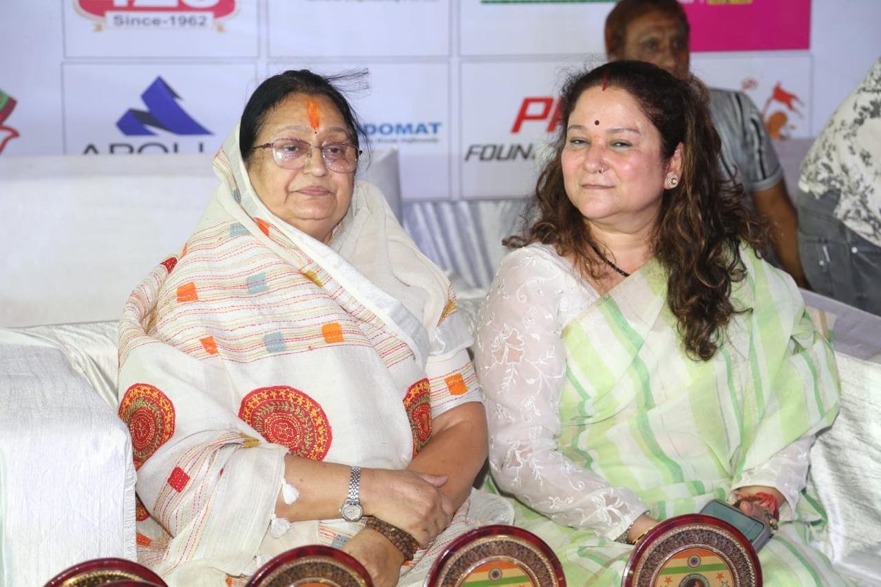 Founder Sumitra Mishra with a guest at Shiv Karmsthali