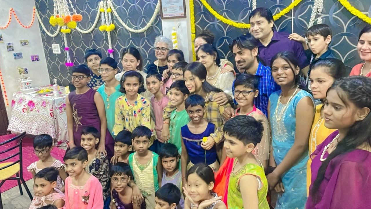 Large group photo of children together