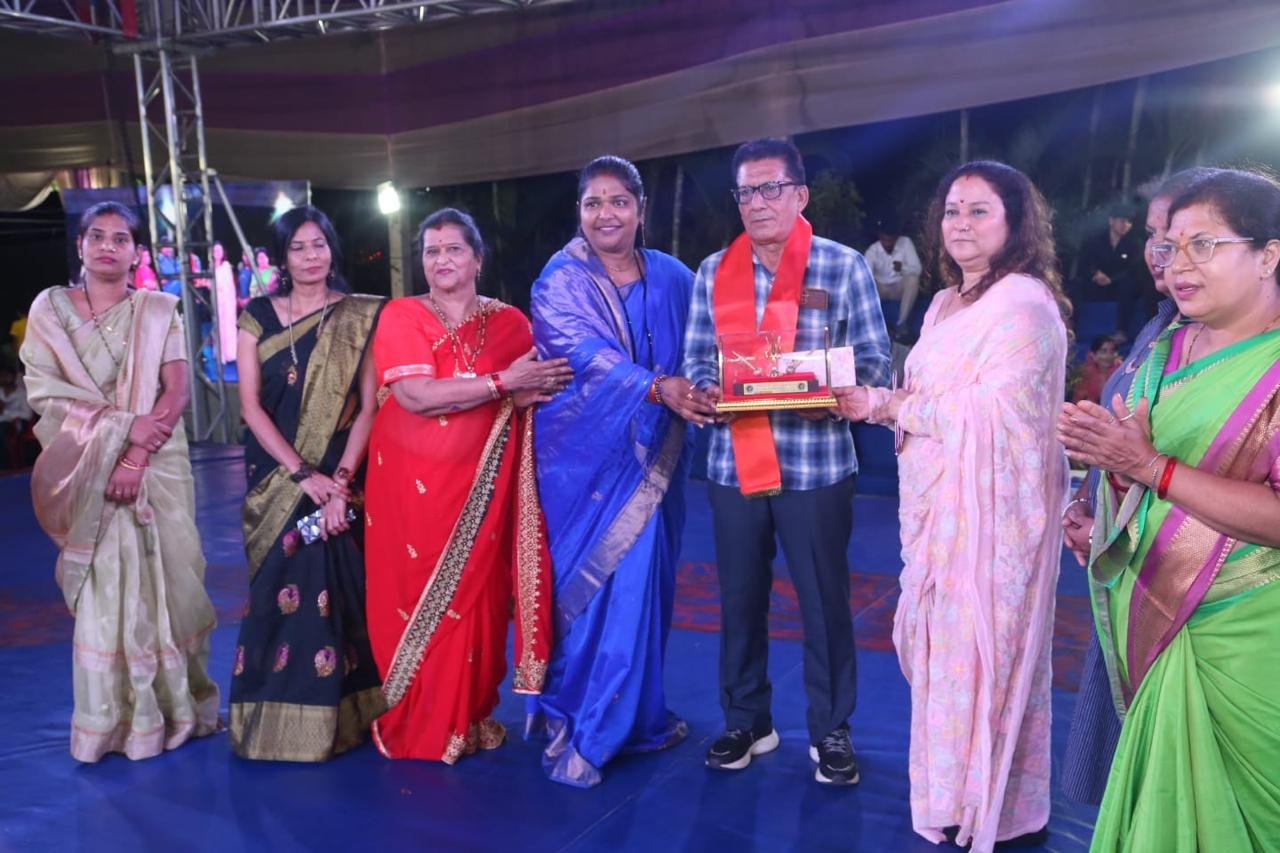 Guests felicitating a supporter at the wrestling ground